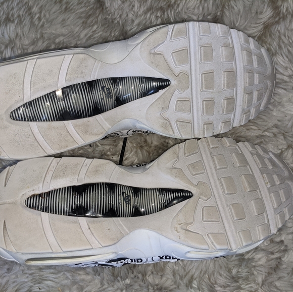 Sold!! Nike Air Max 95 Logo Sneaker - Picture 4 of 8